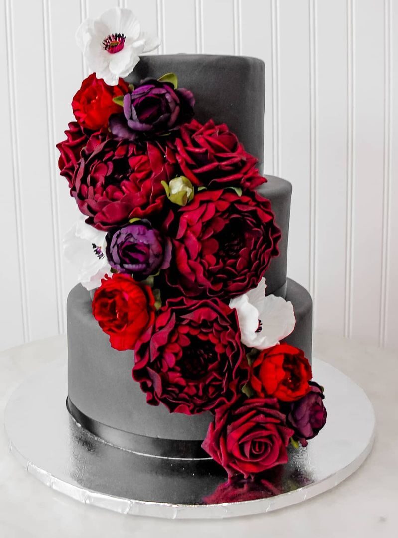 black cake, black cake decoration, black cake aesthetic, black cake ideas, black cake design, black wedding cake, wedding cake, unique wedding cake, black wedding cake ideas, black wedding cake elegant, black wedding cake designs, floral cake, floral wedding cake