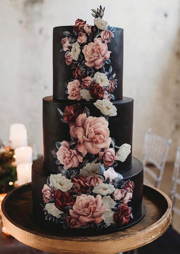 30+ Beautiful Black Wedding Cakes!