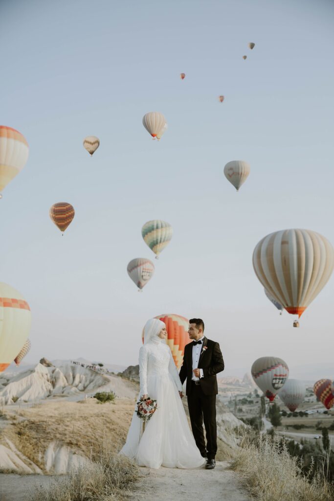Non Traditional Wedding Ceremony Ideas, unique wedding venue, hot air balloon wedding