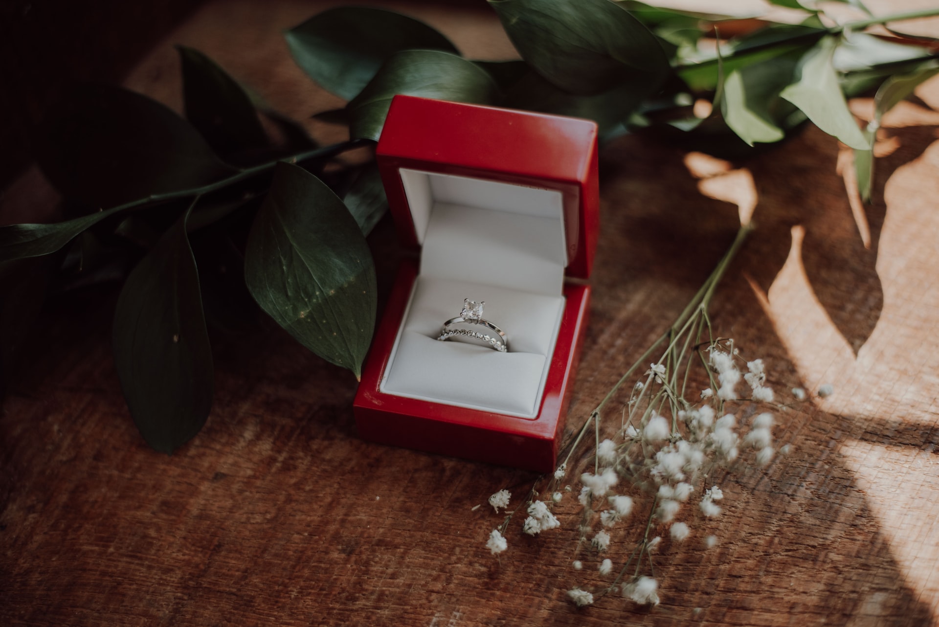 How to wear wedding ring sets, wedding ring, engagement ring, wedding rings