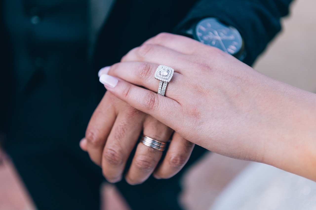 How to wear wedding ring sets, wedding ring, engagement ring, wedding rings